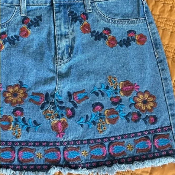 JOHNNY WAS Style Skirt UMGEE Colorful Embroidered Floral Denim Boho Size Large - Picture 2 of 9